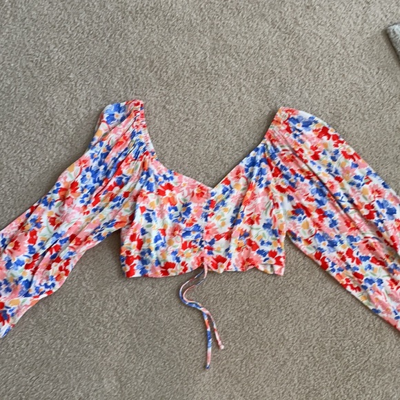 L space two piece set. Includes both top and bottom. - Picture 3 of 7